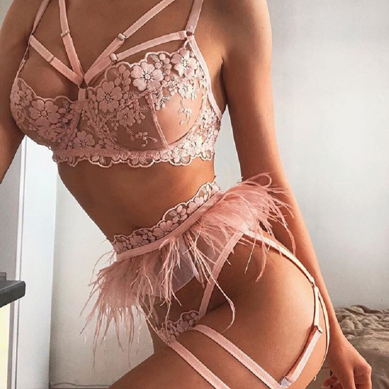 3 PIECE UNDERWEAR SET WITH FRILLS AND STRAPS