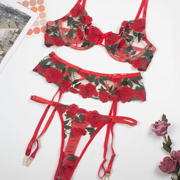 3-PIECE ROSE PATTERNED LACE UNDERWEAR SET